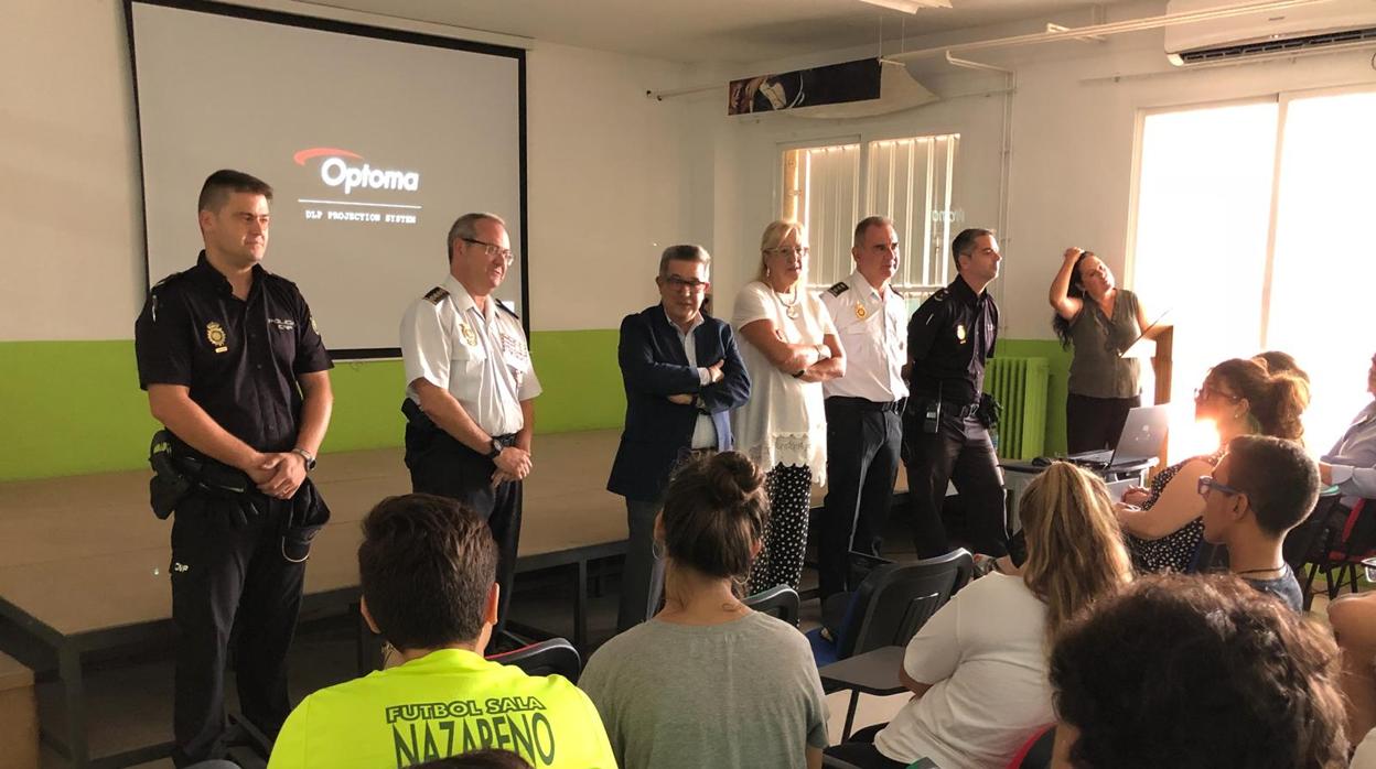 Carlos Toscano, subdelegado del Gobierno en Sevilla, ha inaugurado las charlas formativas en Dos Hermanas