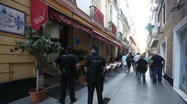 Agreden a puñetazos y con un cúter a un indigente en Cádiz