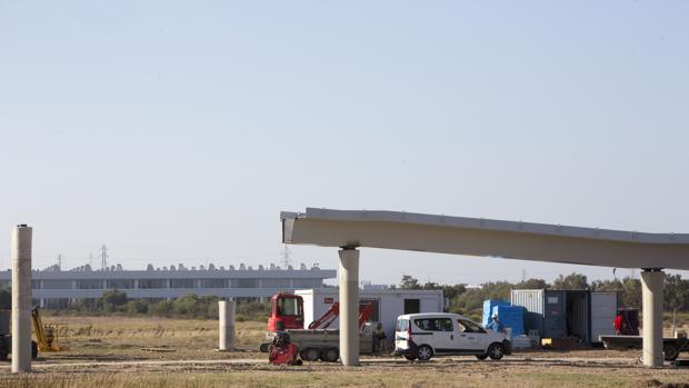 La pasarela peatonal de la Escuela de Ingenieros toma cuerpo en Puerto Real