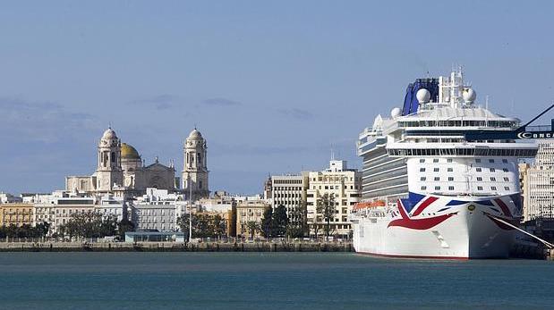 El Puerto de Cádiz roza el récord histórico de escalas de cruceros