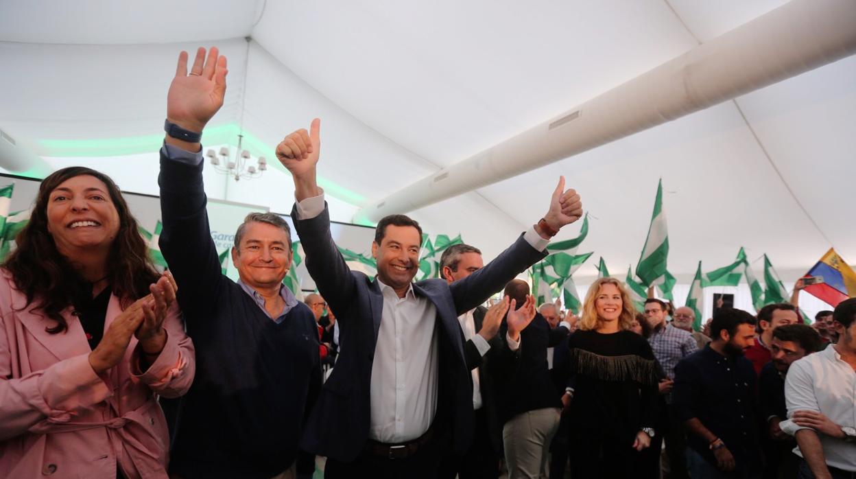 Juanma Moreno y el candidato por Cádiz el 2D, entre otros dirigentes populares