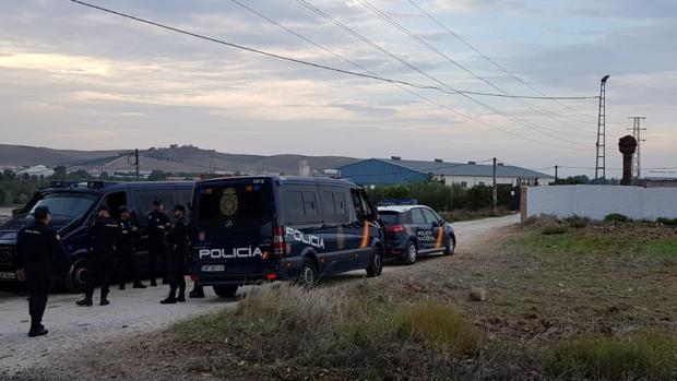 Tiroteo en Écija: los sospechosos son un padre y su hijo dueños de la vivienda donde «El Pelúo» fue tiroteado