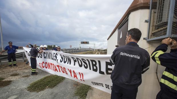 Puerto Real reclama carga de trabajo en la calle ante el final de la obra de los petroleros