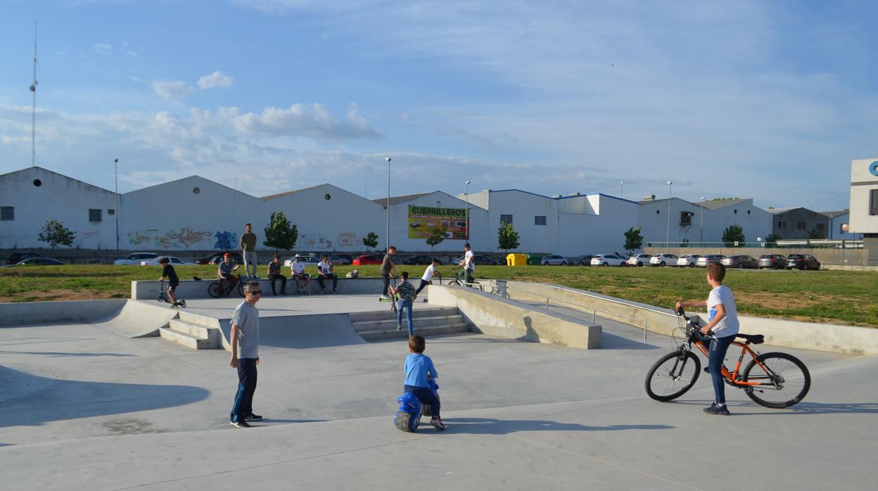 Utrera cuenta con unas instalaciones para los amantes del skate y el patinaje