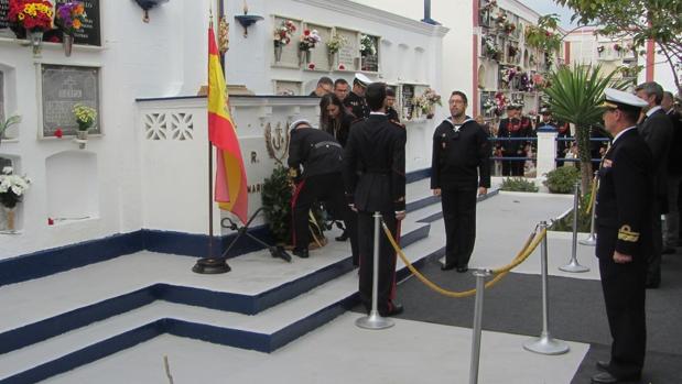 La Armada rinde homenaje en San Fernando a los Caídos por la Patria