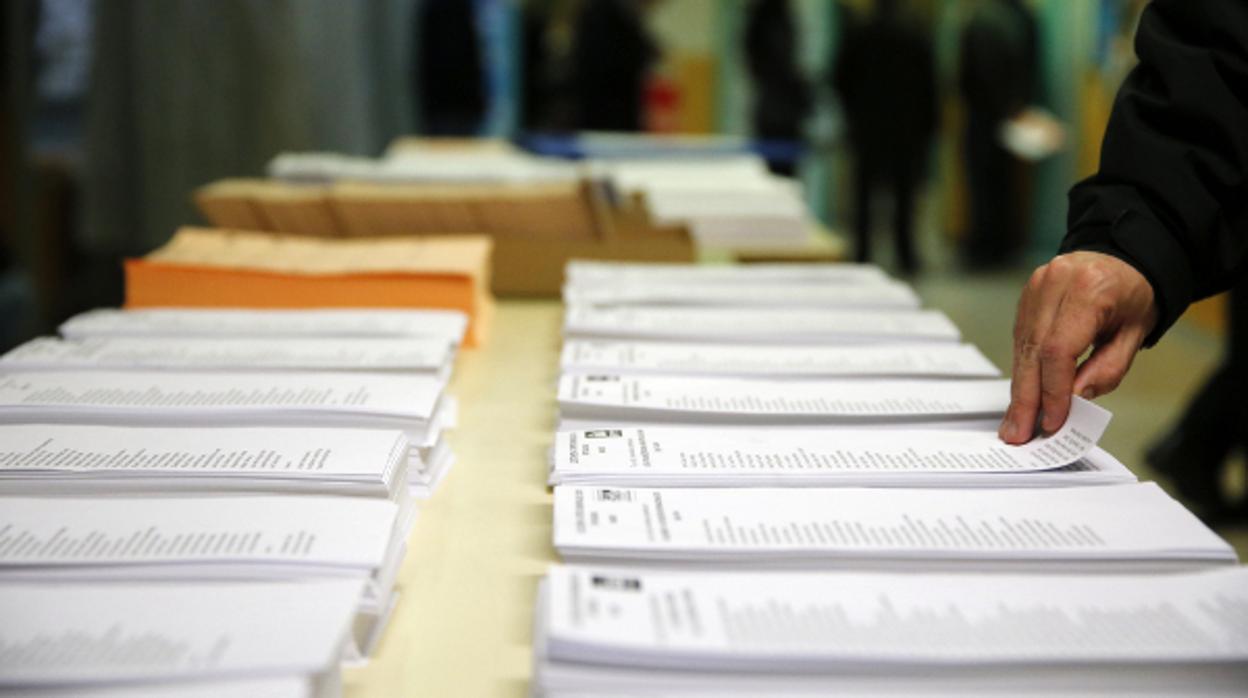 Los gaditanos podrán elegir entre 15 papeletas en estas elecciones andaluzas.