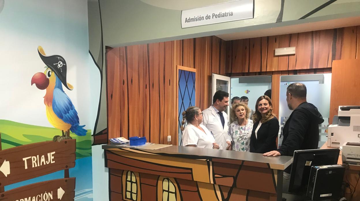 El hospitalPuerta del Mar ha acondicionado la decoración de la zona de urgencias de pediatría a sus visitantes.