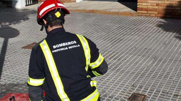 Muere una anciana inválida en Palomares del Río en un incendio originado en su dormitorio