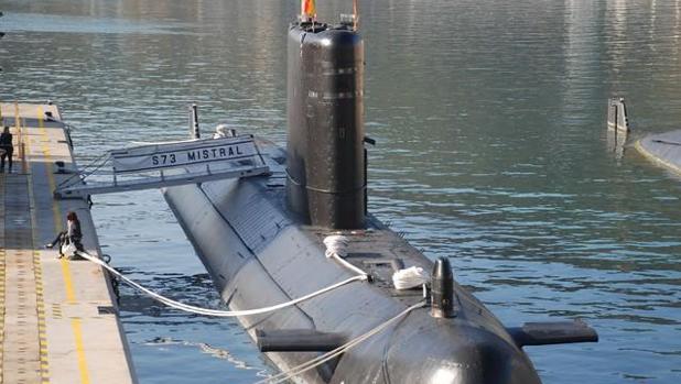 El submarino 'Mistral' llega al Puerto de Cádiz, donde podrá visitarse