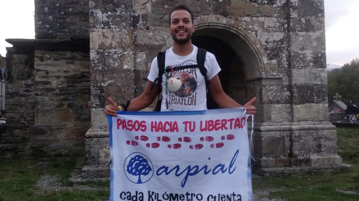 El triatleta pileño Juandi Moreno ha dado a conocer Arpial con su compromiso solidario