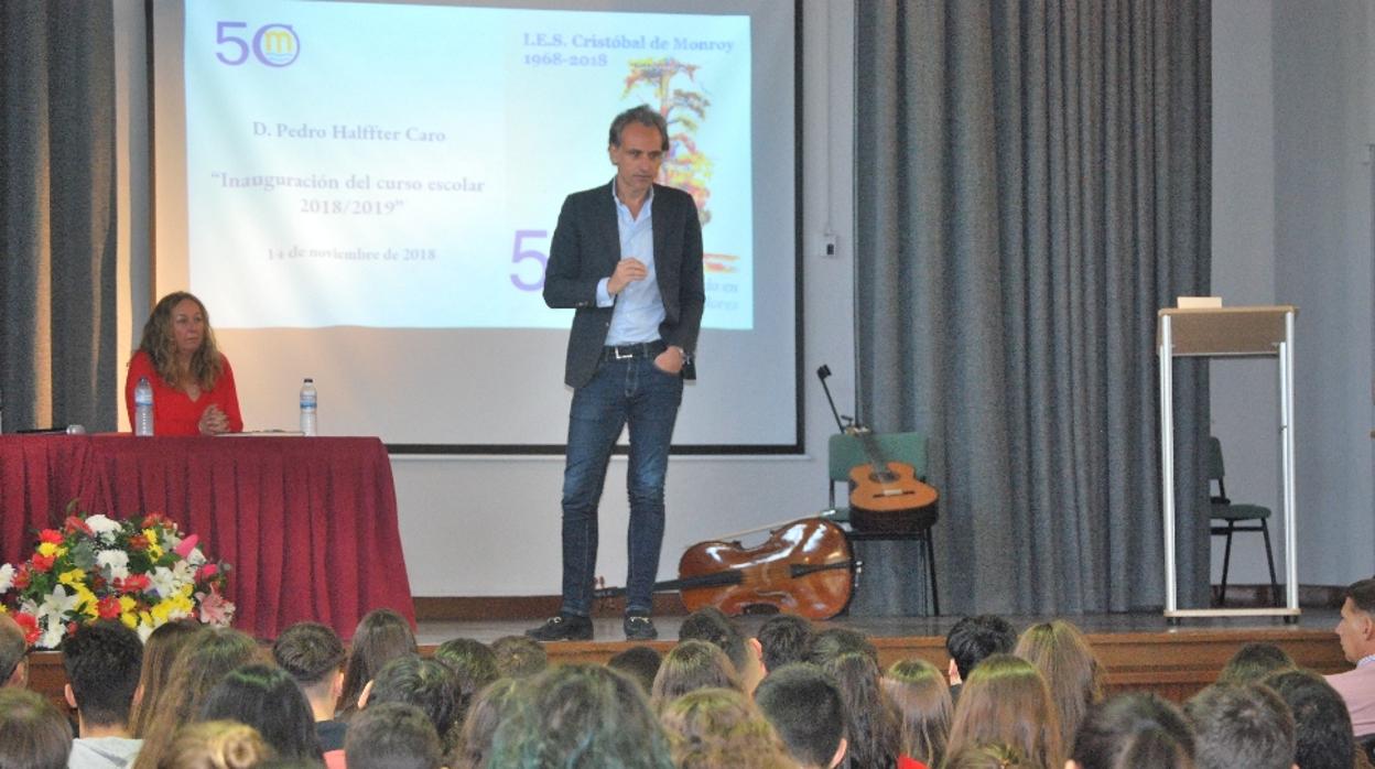 Pedro Halftter estuvo con los estudiantes del instituto Cristóbal de Monroy