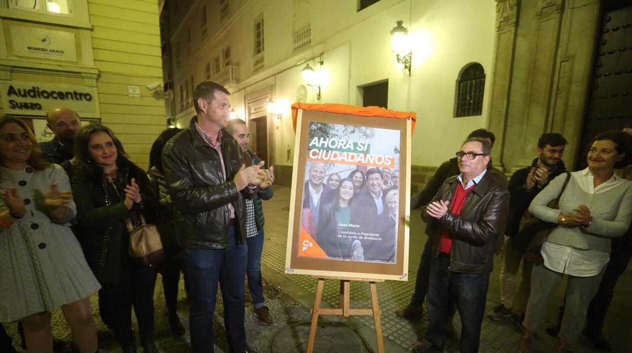 Ciudadanos inicia en el centro de Cádiz una carrera en la que parte como el partido que más crece