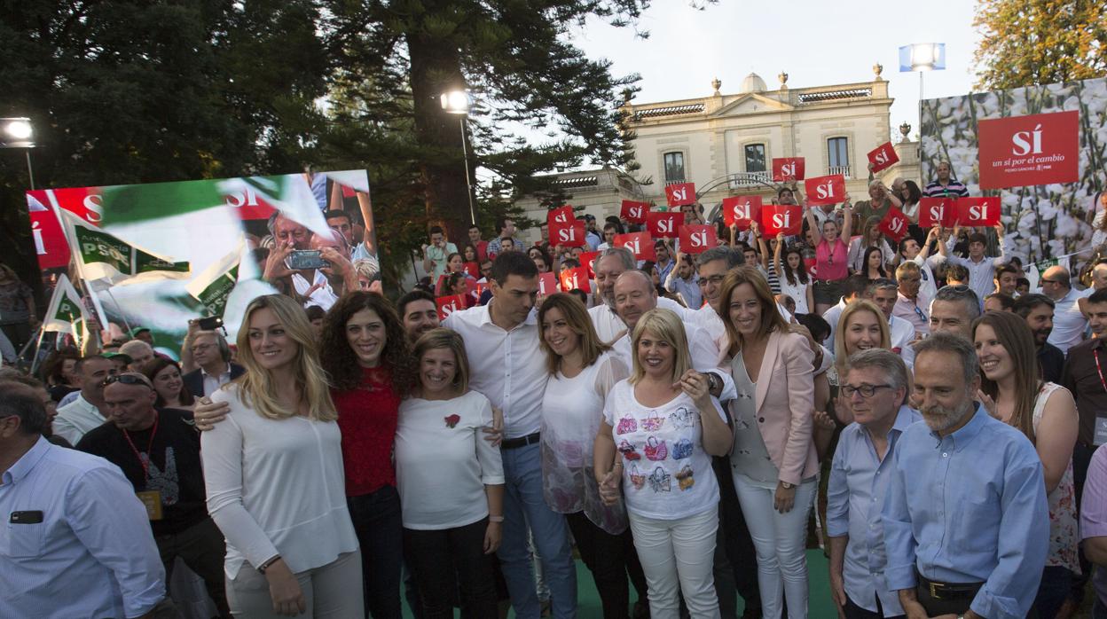 Foto de familia del PSOE en Jerez en la campaña de las generales de junio de 2016