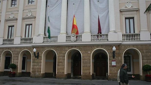 Kichi decreta un día de luto oficial ante la tragedia del naufragio de la patera en Los Caños