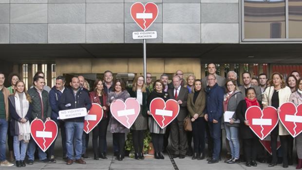 Los municipios de la provincia de Sevilla dicen «Stop» a la violencia machista con una señal de tráfico