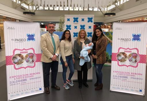 Exposición de muñecos reborn en El Paseo de El Puerto