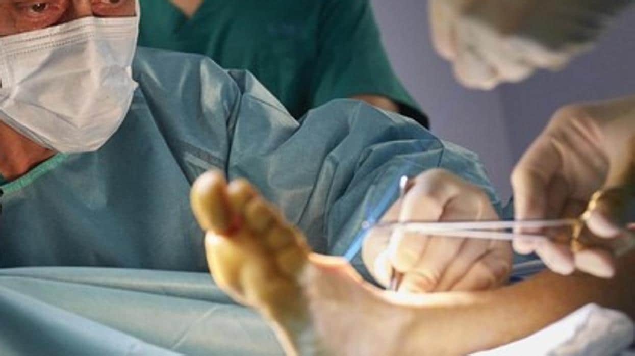 El SAS pagará 25.000 euros a una paciente por operarle el tobillo equivocado en el hospital de Osuna