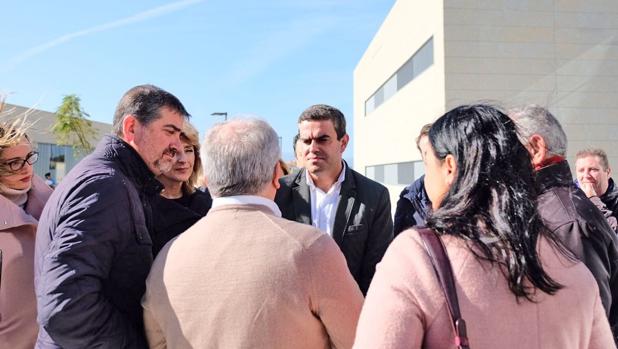 El PP se compromete a poner a funcionar «al 100 por 100» el hospital de La Línea