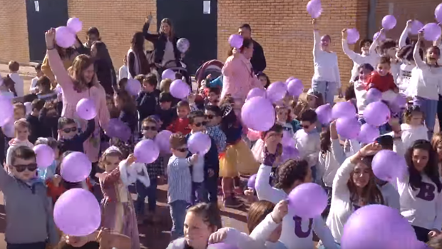 Alejandro Sanz felicita a los maestros con un vídeo del colegio María Auxiliadora de Morón de la Frontera