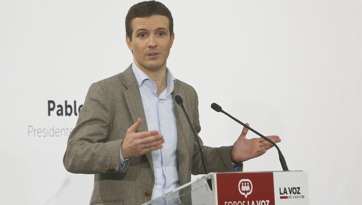 El presidente del PP, Pablo Casado, junto a representantes del PP en la provincia.