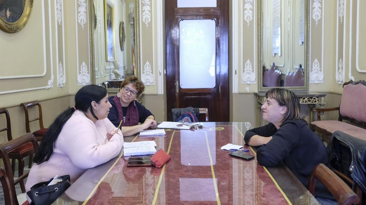 El Ayuntamiento se compromete con la Flampa a instar a la Junta a que mejore el servicio de comedores de colegios