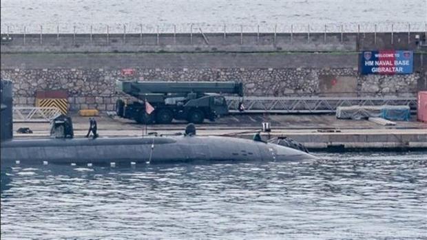 Atraca en Gibraltar el submarino nuclear 'HMS Astute'