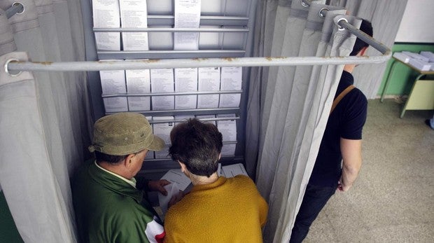 Paralizadas las votaciones en Sanlúcar por irregularidades con las papeletas