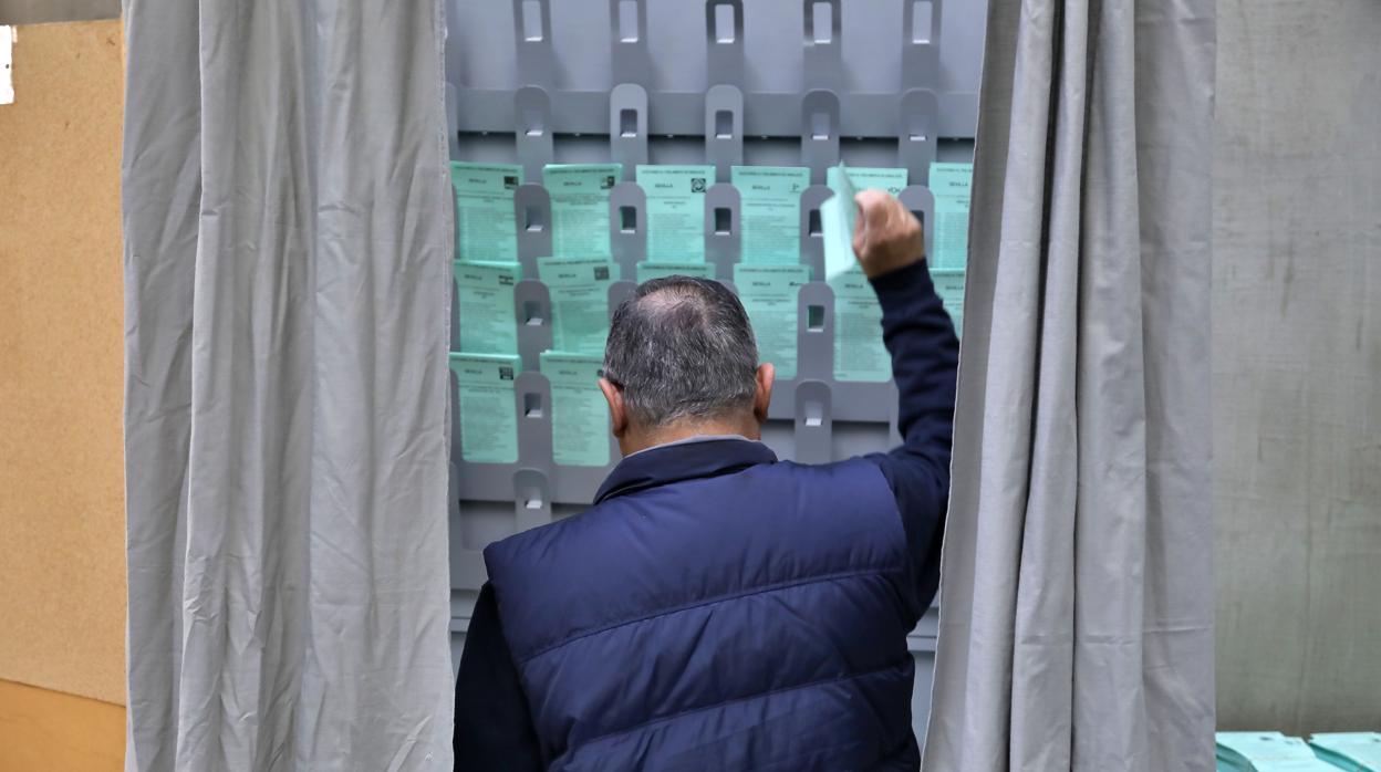 El PSOE y el PP han perdido un tercio de sus votos en los municipios más poblados de la provincia