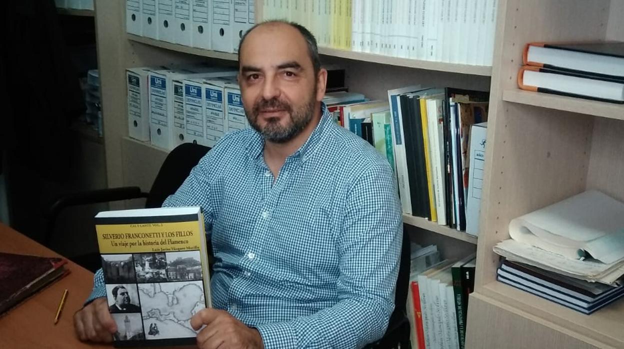 El investigador moronense Luis Javier Vázquez, premiado por la Asociación de Cronistas de Sevilla