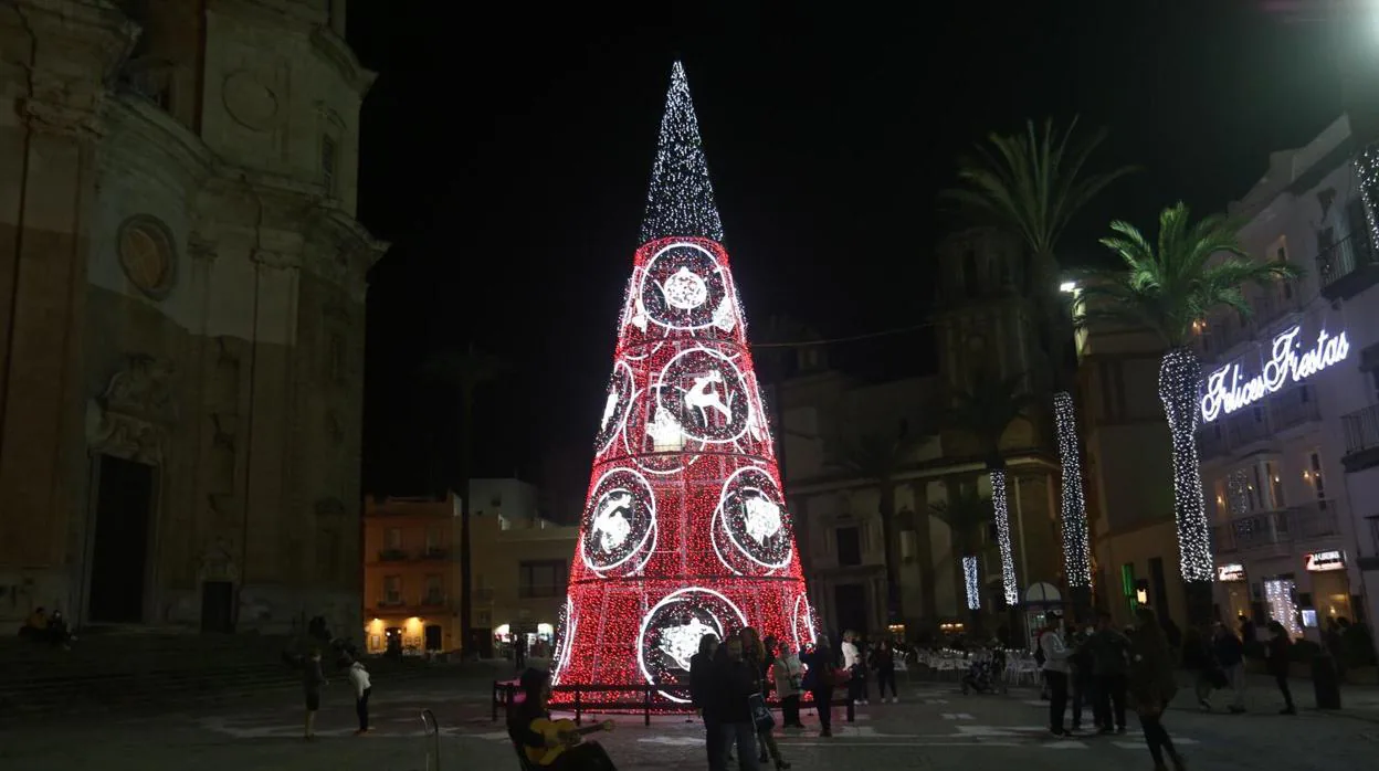 La plaza de la Catedral, alumbrada para las fiestas navideñas.