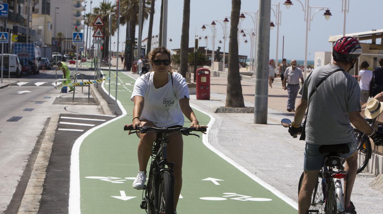 Ayuntamiento y Asamblea ciclista han mantenido un encuentro para abordar varias cuestiones acerca de la implantación del carril bici en la ciudad.