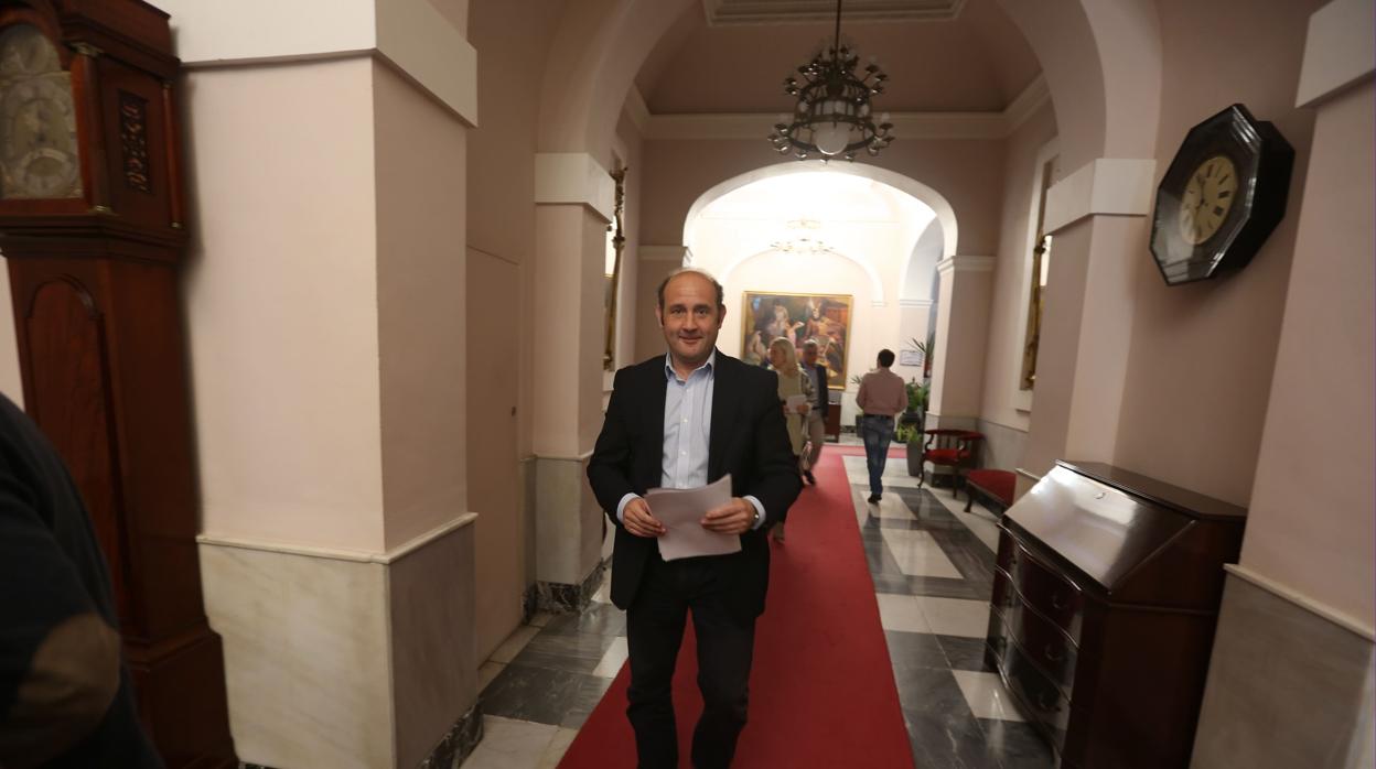 El concejal popular, Juancho Ortiz, en el Ayuntamiento.