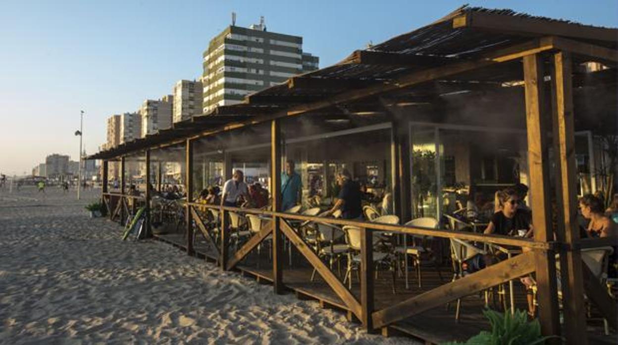 Los chiringuitos de las playas de Cádiz, en el punto de mira