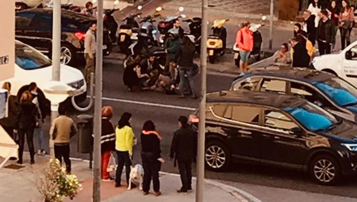 Revuelo por el accidente de una motocicleta en la Avenida