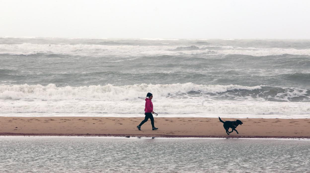 El tiempo en Cádiz: Levante fuerte y lluvia en el Estrecho de Gibraltar