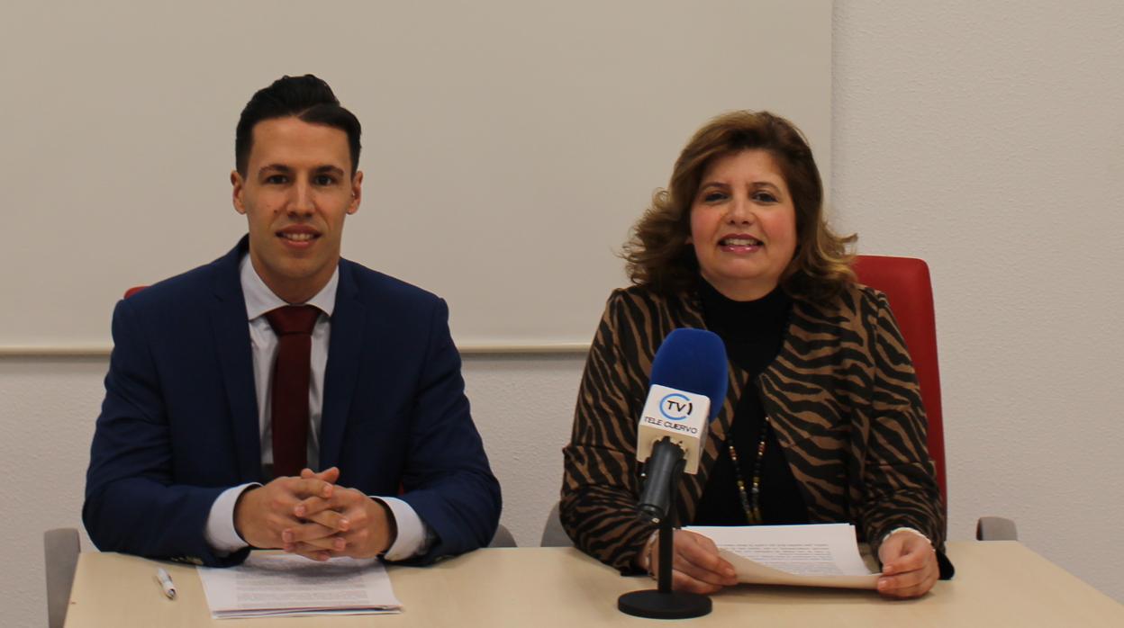 Jon Bejarano y María de los Ángeles Tejero, durante la presentación del nuevo portal web de El Cuervo