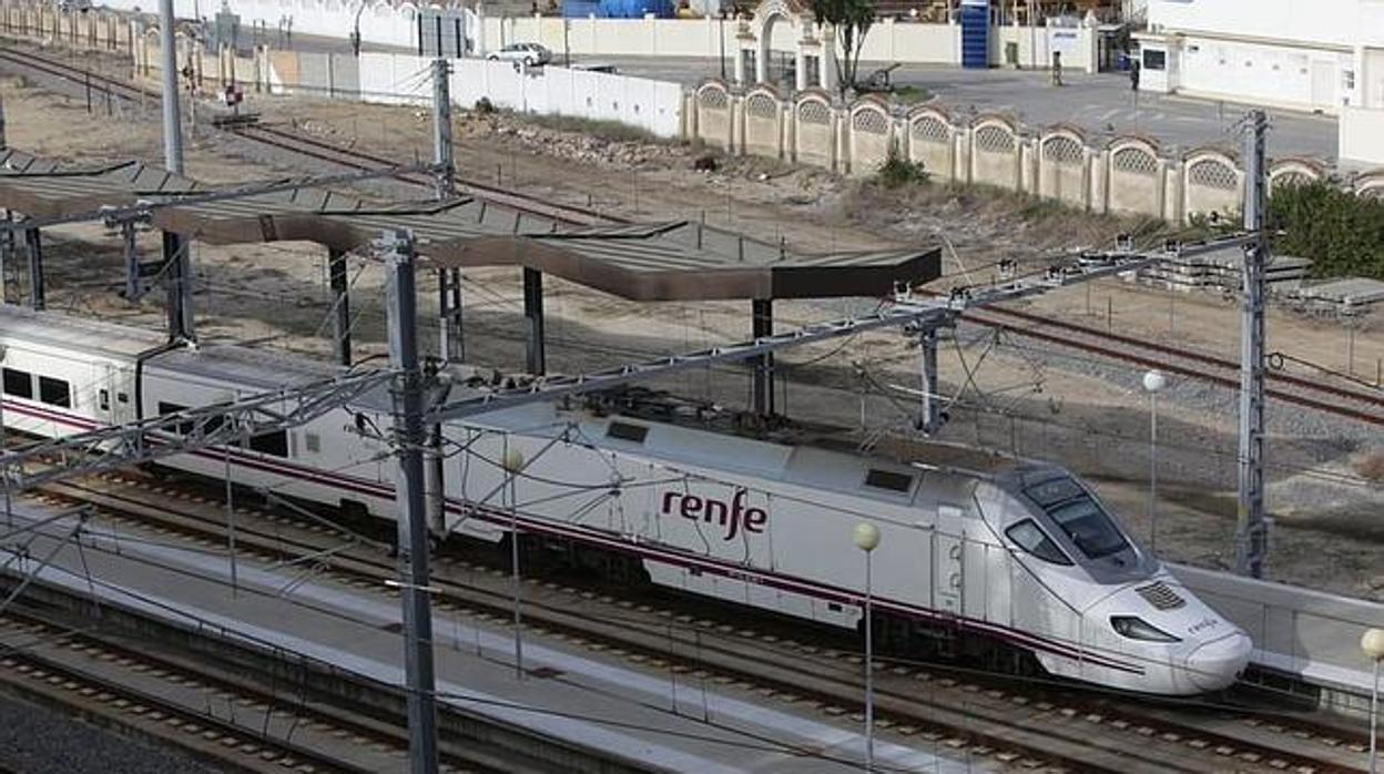 Los retrasos son constantes en los trenes Cádiz-Madrid.