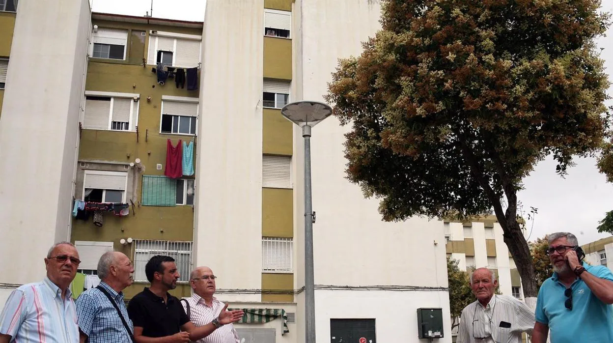 El Ayuntamiento de Jerez prevé unas 770 nuevas farolas LED para de mayo