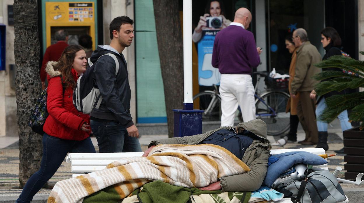 Las asociaciones consideran que hacen falta más equipos de calle para dar atención a las personas sin hogar.