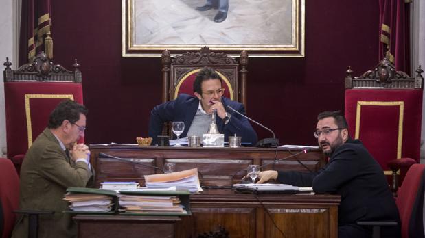 La oposición estudia pedir al Tribunal de Cuentas que intervenga en el Ayuntamiento de Cádiz