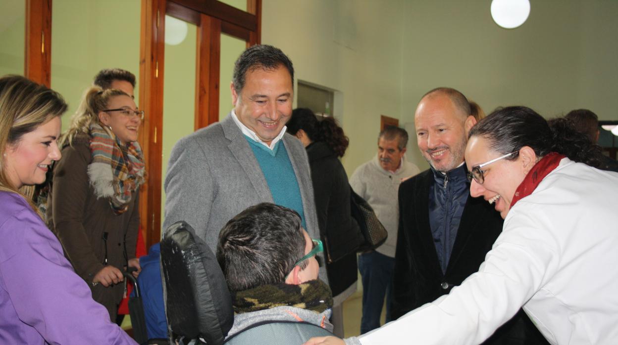 El alcalde de Mairena, Ricardo Sánchez ha visitado las nuevas instalaciones de la residencia