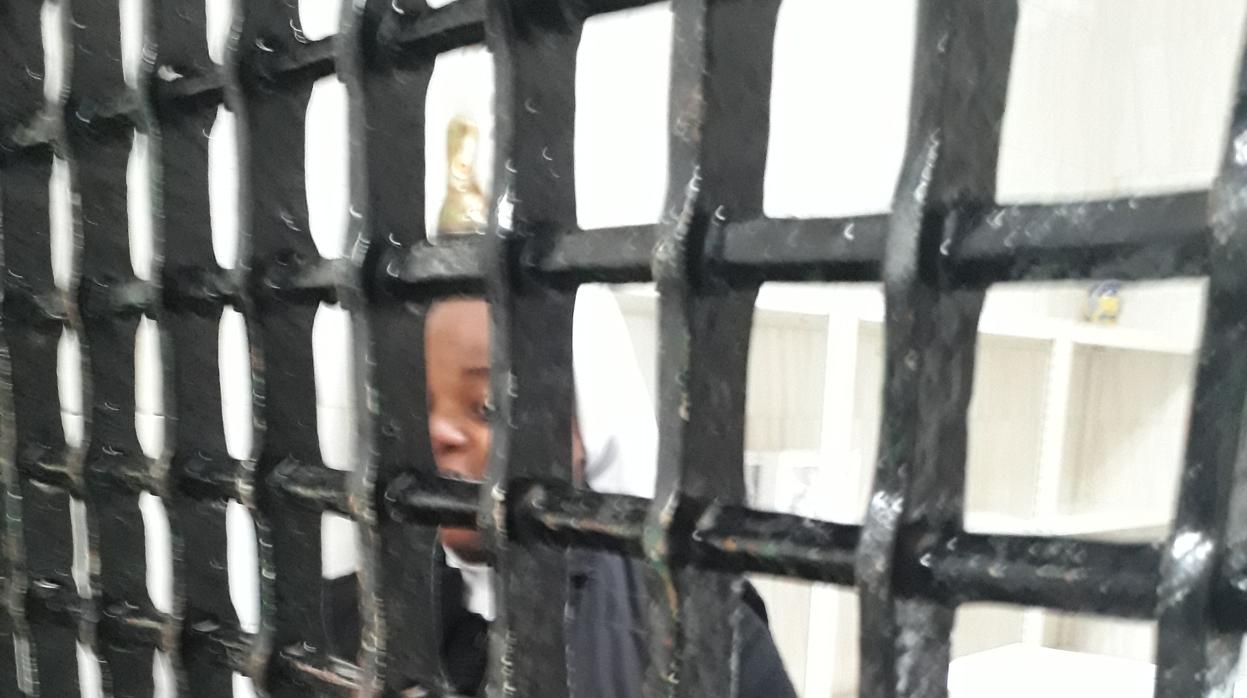 Una de las monjas de clausura en el convento de Medina.