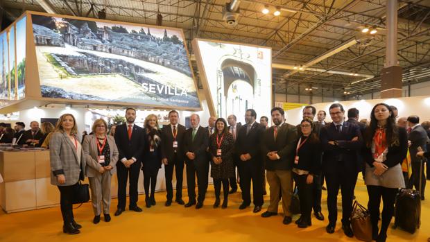 Los municipios sevillanos promocionan en Fitur el turismo natural, gastronómico, el cine y el deporte