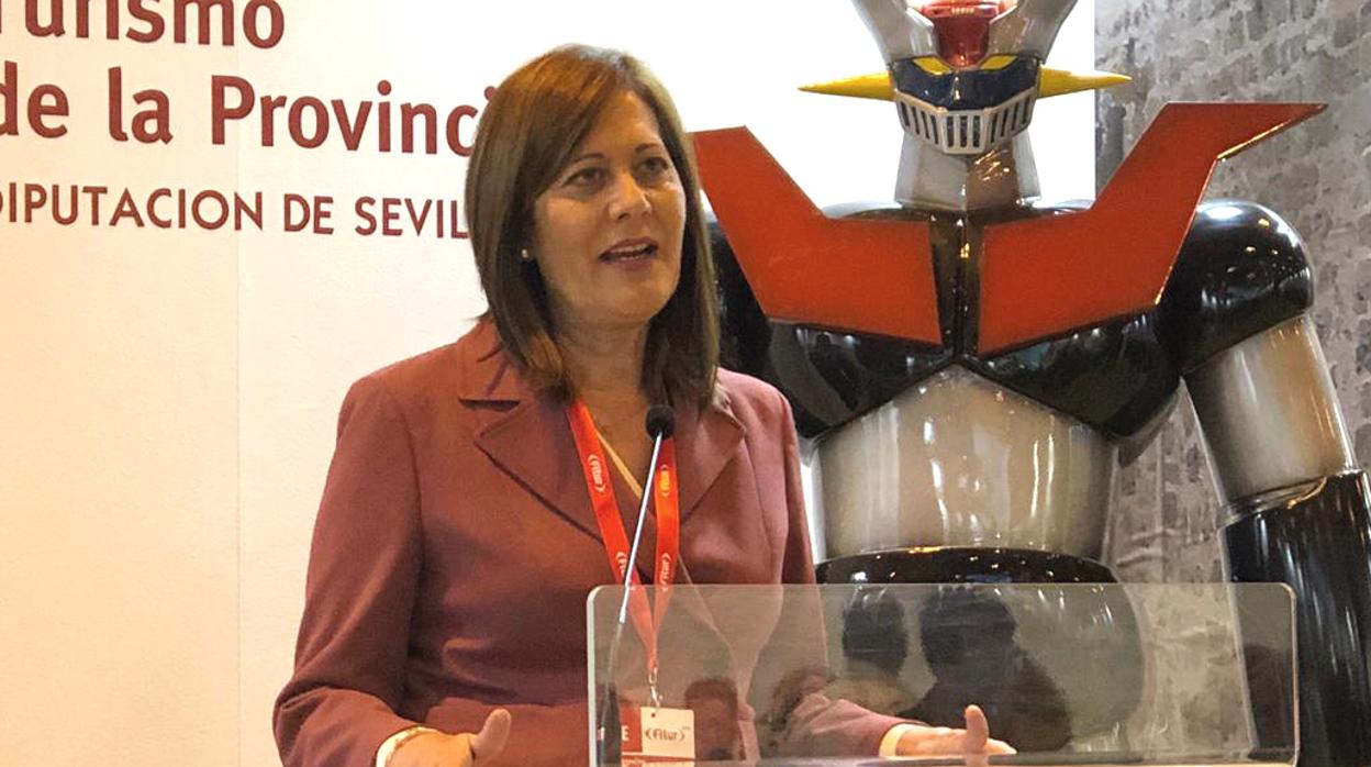 La alcaldesa de Osuna, Rosario Andújar, durante la presentación del museo del juguete vintage en Fitur