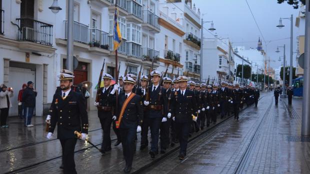 Arriado solemne de bandera en Capitanía