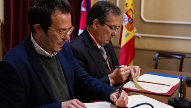 El Ayuntamiento y la Fundación Cajasol renuevan su colaboración con el Carnaval y el COAC