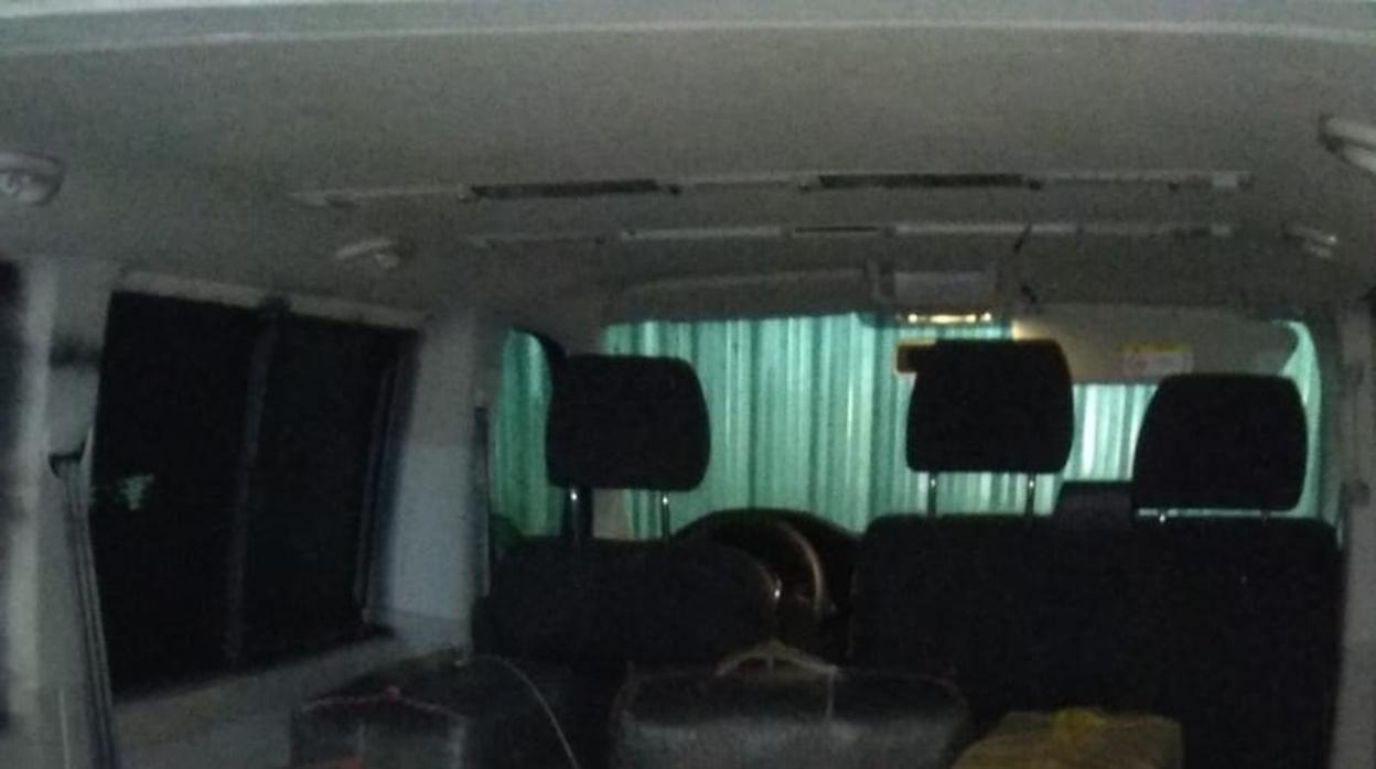Intervenidos en Tarifa 637 kilos de hachís en una furgoneta robada cuyos ocupantes huyeron