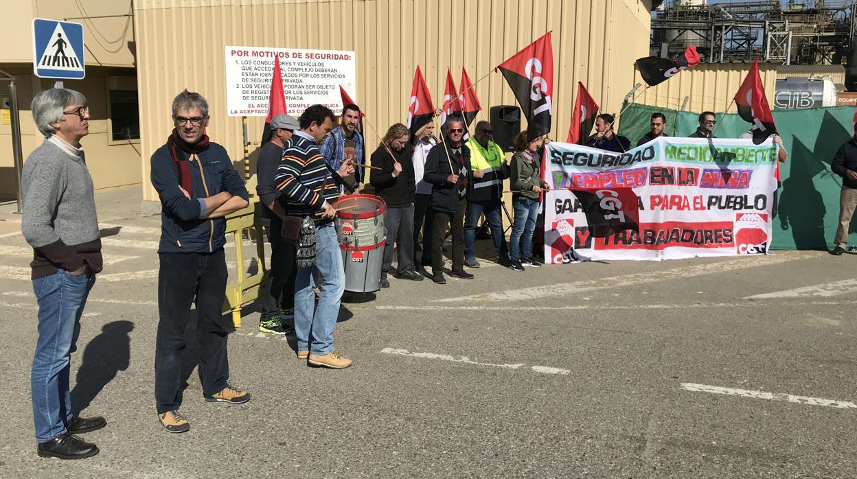 Movilización de los trabajadores, este pasado martes a las puertas de la Mina Cobre Las Cruces