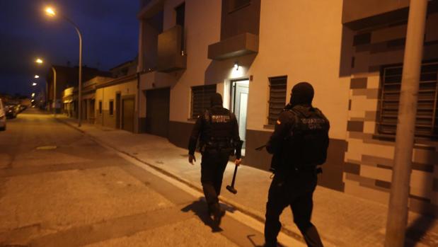 La Guardia Civil toma La Línea en una macrooperación contra los narcos