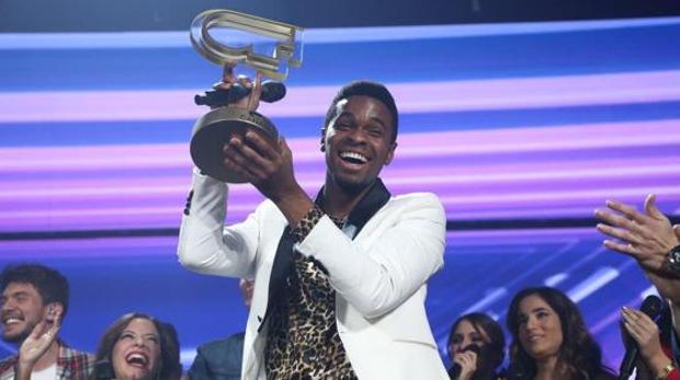 Famous, el ganador OT, firmará discos en Bahía Sur este jueves